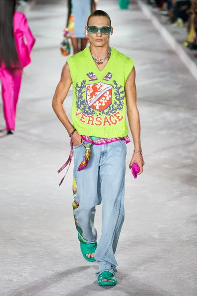 Look 43